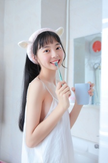 YIN荡公交嗯啊校花暴露视频